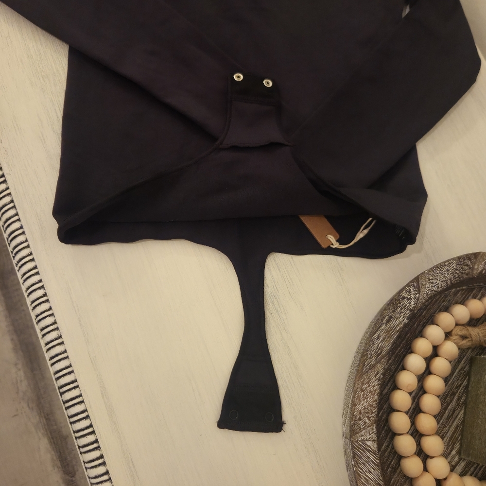 SKIMS!! Essential Cowl Neck Long Sleeve Thong Bodysuit- In Onyx - Picture 5 of 13